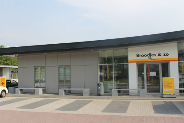 tankstation-arnhem_zijkant-met-banken2